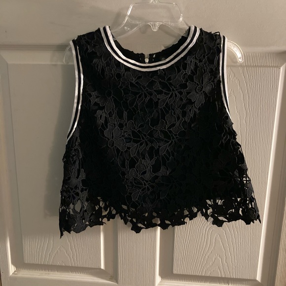 Black Sleeveless Crop Top. Size M - Picture 7 of 9